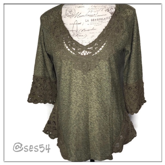 💞SOLD💞BKE Gimmicks lace  olive V-neck pullover - Picture 2 of 8